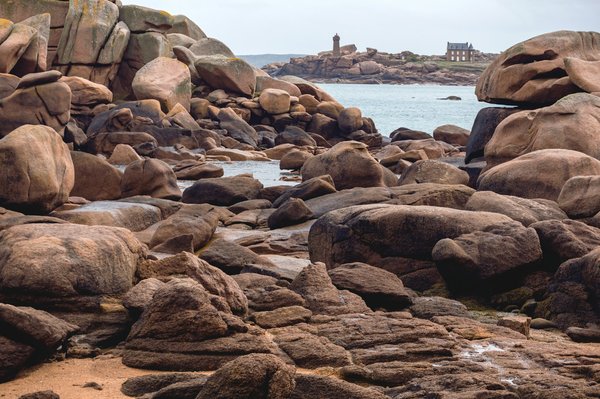 What are the optimal settings for adaptive headlights in UK weather conditions?